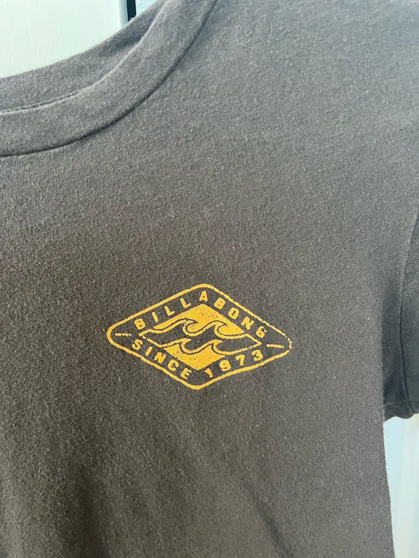 Billabong Dark Grey Cropped T Shirt - Image 3