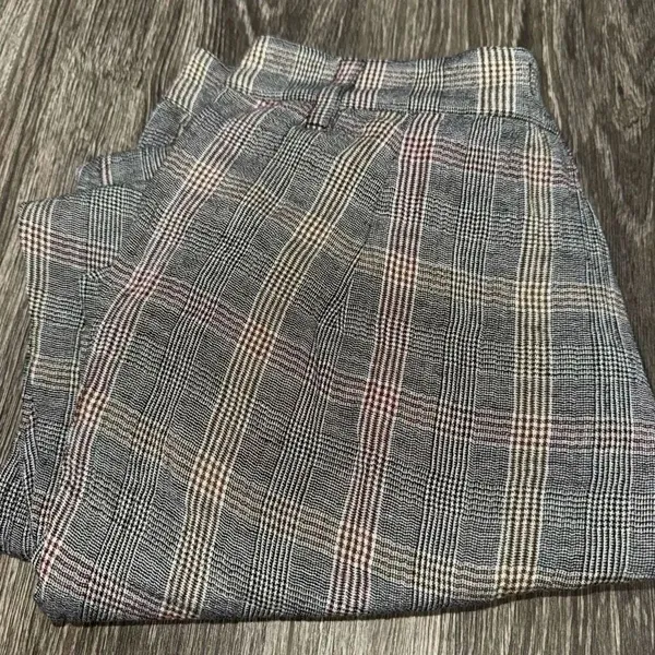 O’Neil lightweight plaid capri’s - Image 6