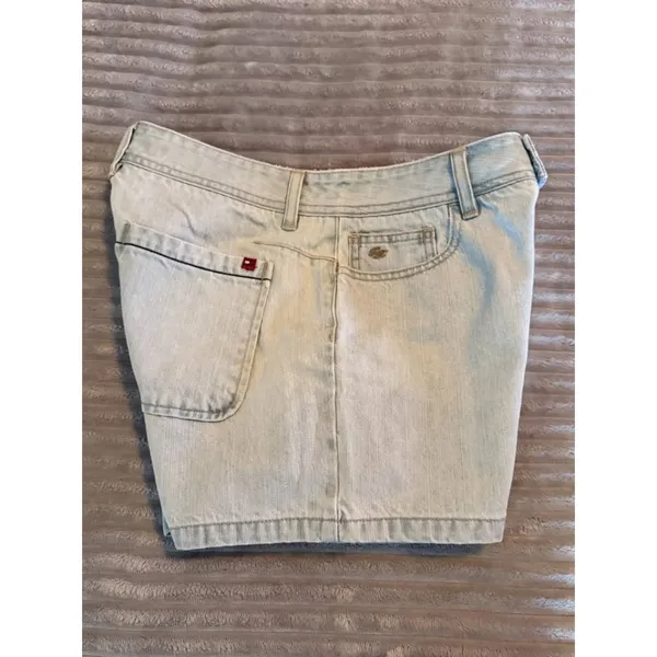 Tommy Hilfiger women's size 6 blue denim jean shorts - Image 3