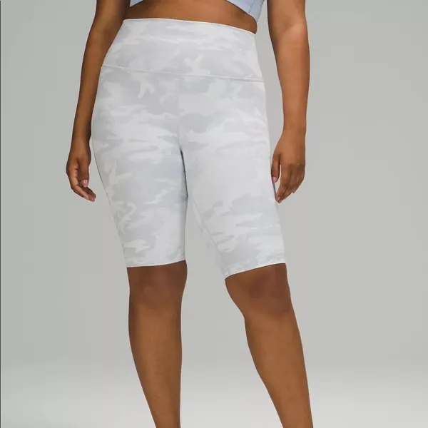 Lululemon Wunder Under Short‎ 10" Incognito Camo Jacquard Alpine White Starlight - Image 2