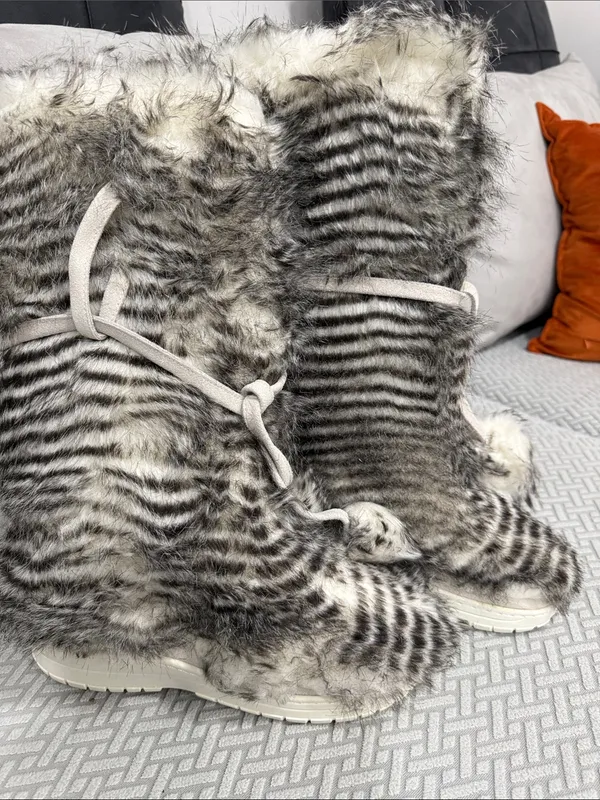 Y2k / Boho Colin Stuart for Victoria's Secret Faux Fur Boots – Size 9M - Image 4