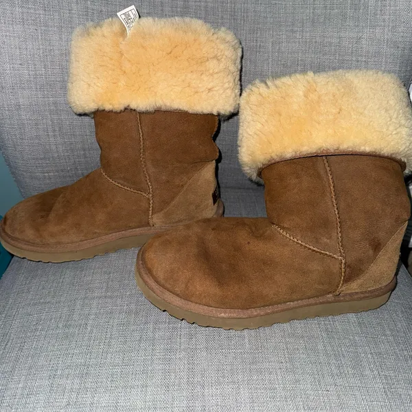 Women’s Ugg Classic II boots tall chestnut brown size 9 - Image 3