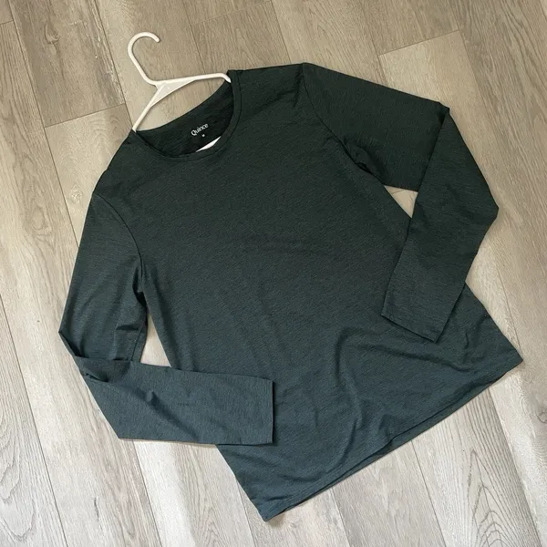 Quince Workout Tshirt flowknit breeze long sleeve womens Green medium activewear - Image 4