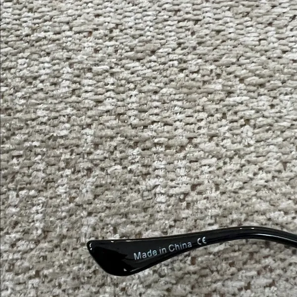 Quay Australia Bold Black Sunglasses frames - Image 8