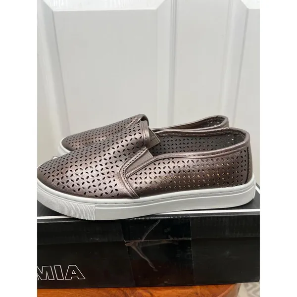 MIA Edith Slip-On Sneakers Size 8M Pewter Perforated Low Platform Shoes - Image 3