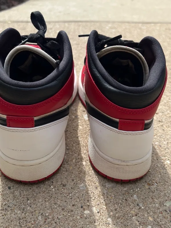 Air Jordan 1 Mid GS 'Chicago' Size 7y Women’s Size 8.5 - Image 5