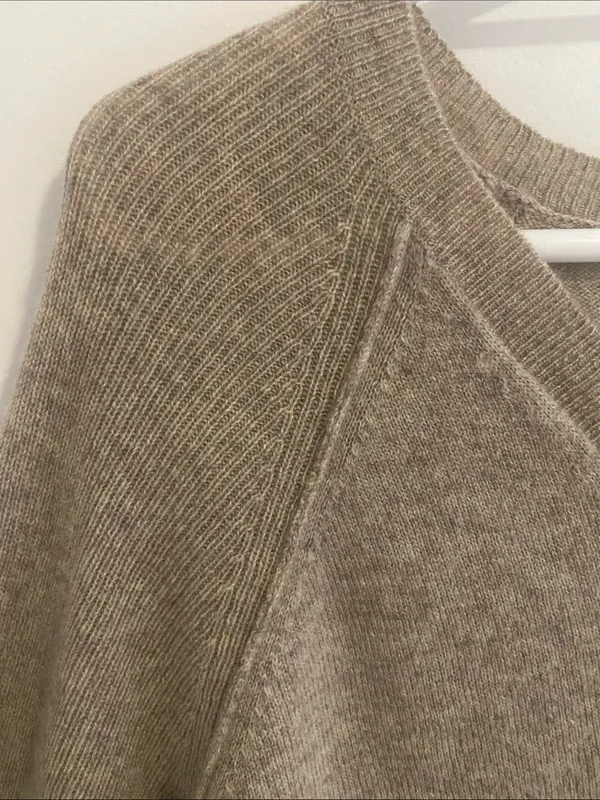 Griffin Cashmere V Neck Sweater Oatmeal Tan Size M - Image 4
