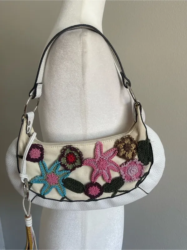 White Floral Crochet Accent Shoulder Bag - Image 2