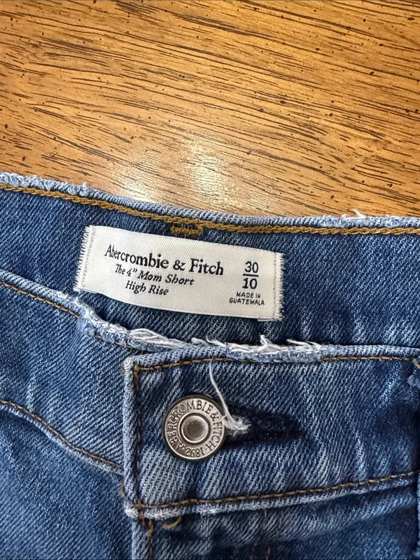 Abercrombie and Fitch 4” Mom Short - Image 3