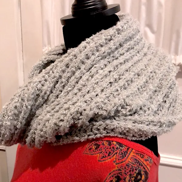 Women’s Grey Cable Knit Infinity Scarf / Neck Warmer NWT Gray - Image 4