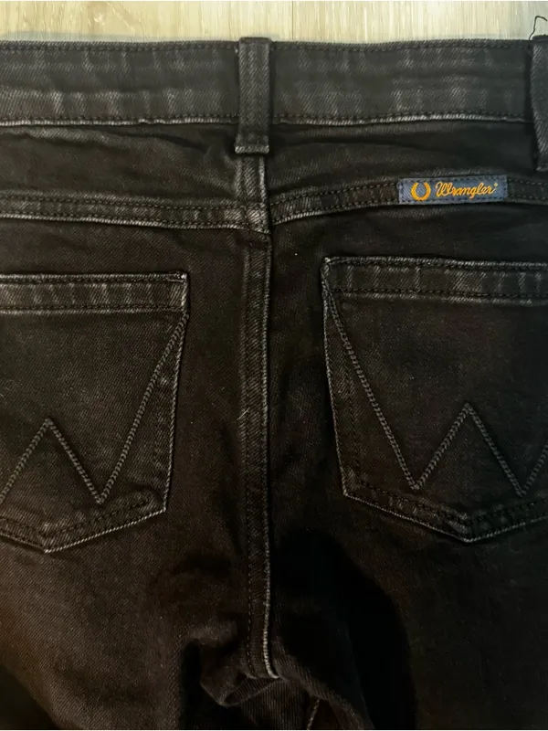 Wrangler Women's Ultimate Riding Willow black Mid Rise Bootcut Jeans size 26 - Image 11