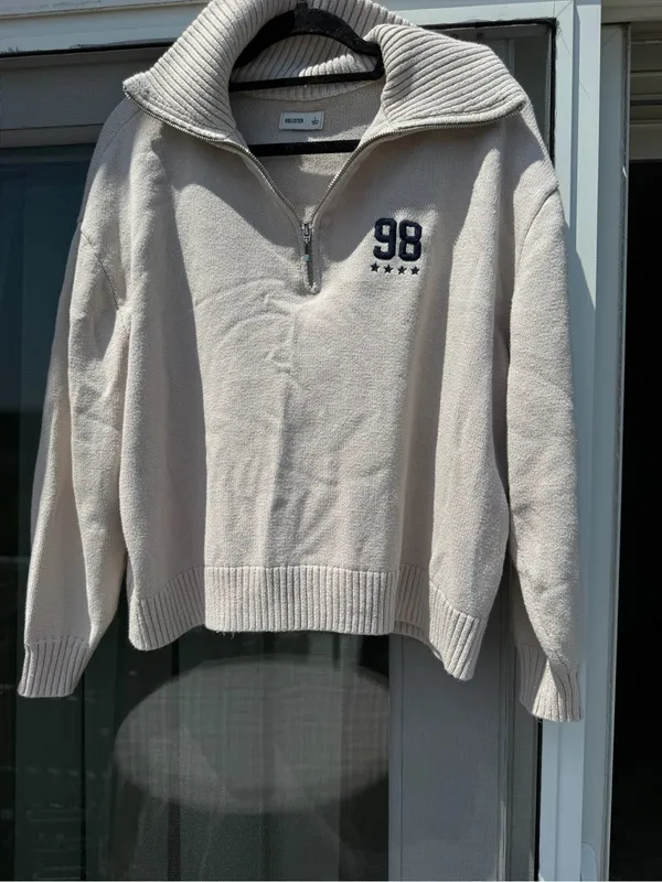 Hollister Cream Half-Zip Turtleneck Sweater with '98' Patch - Image 5