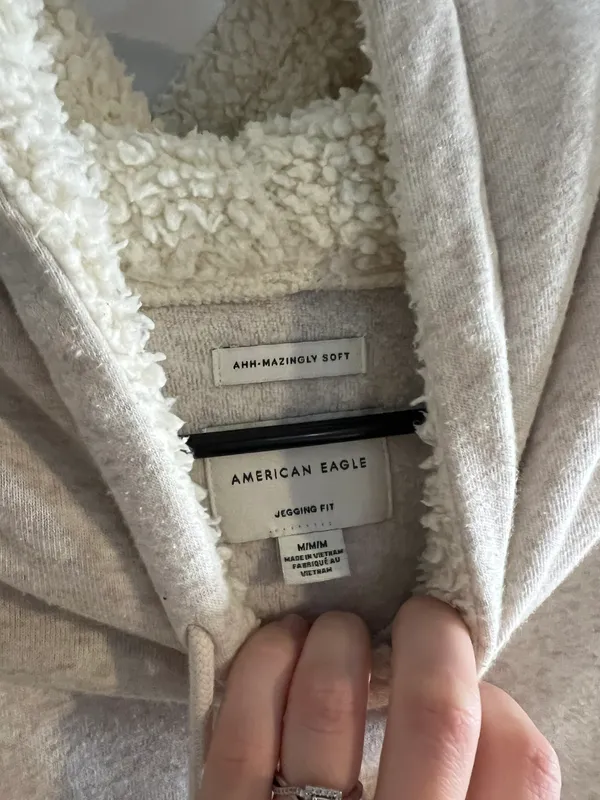 American Eagle Outfitters Swetahirt - Image 3