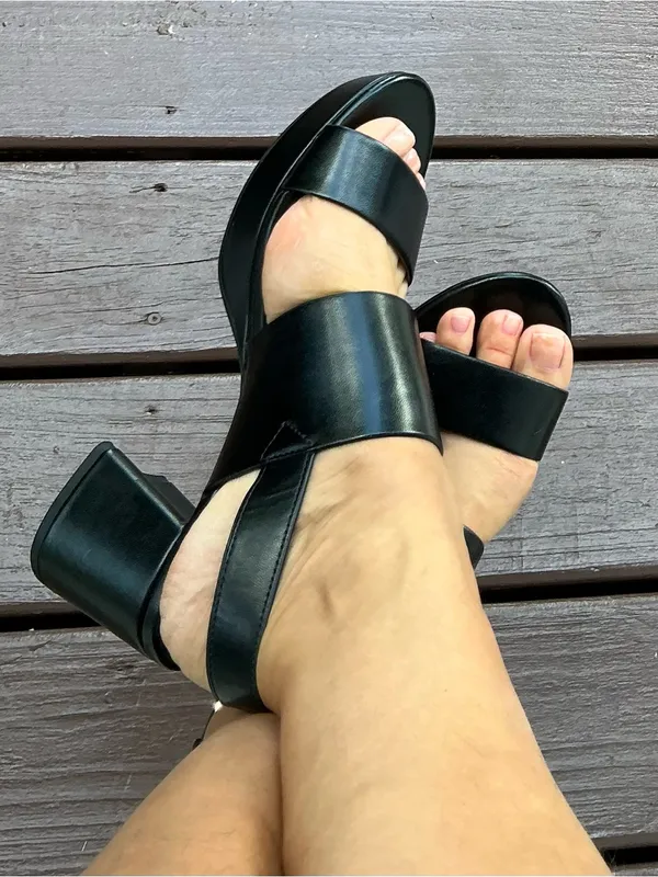 Modern leather Wide-Strap Block Heel Sandals 🌹 - Image 2