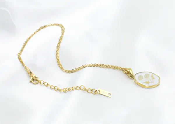 Daisy Flowers Irregular Pendant Necklace Gold - Image 3