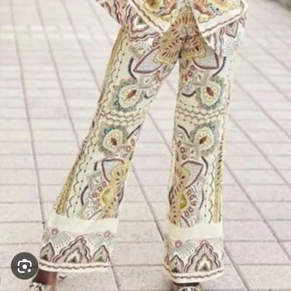 Zara beautiful print flare leg pants Linen Blend Small - Image 4