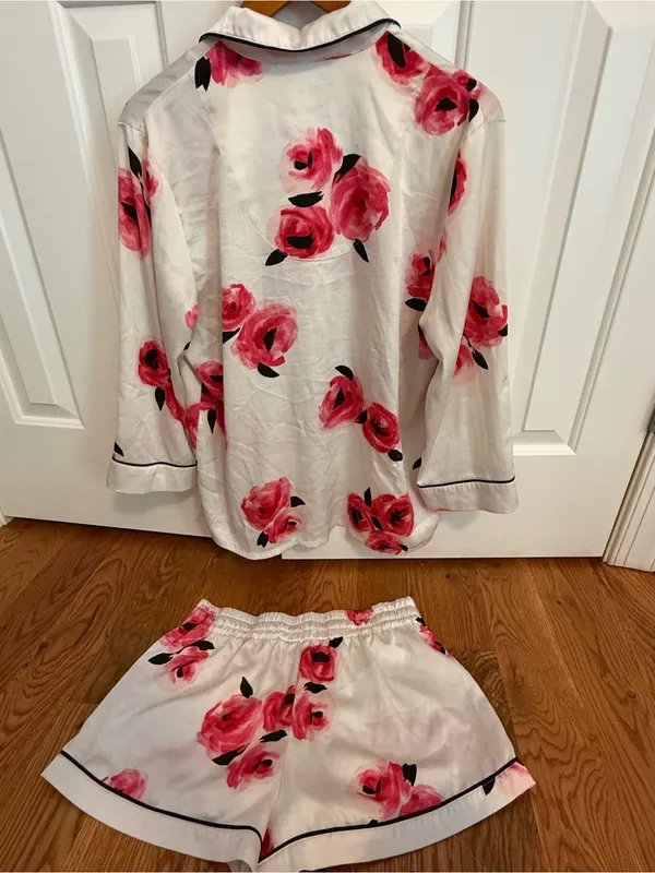 Kate Spade Roses Satin Pajama Set Long Sleeve Top and Shorts Size Large - Image 4