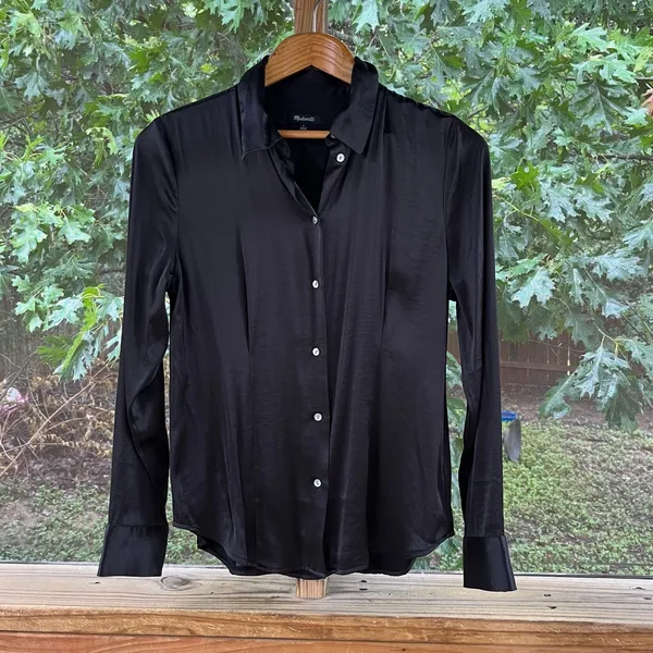 Madewell Women's Darted Button Up Black Satin Long Sleeve Shirt Size 6 - Image 5