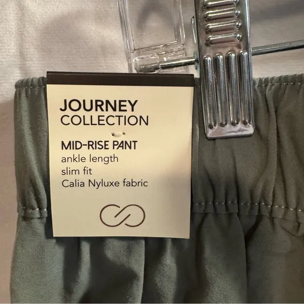 CALIA by Carrie Underwood Green Ankle Cropped Pants - Image 7
