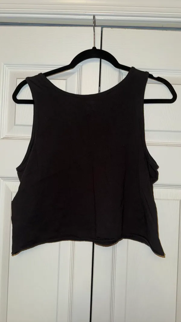 Levi’s Black Crop Tank Top - Image 2