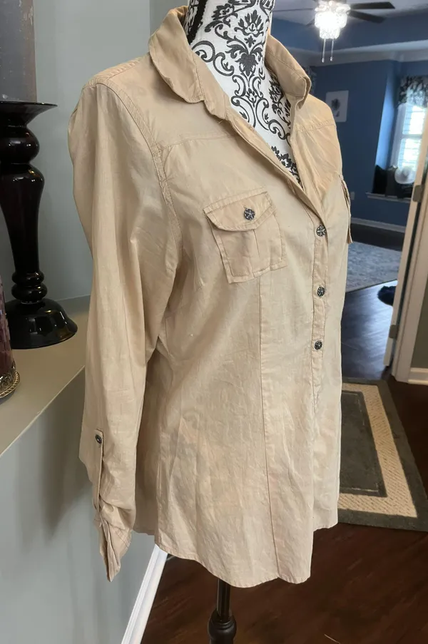 Nine West Jeans Size Medium Tan Button Down Shirt - Image 2