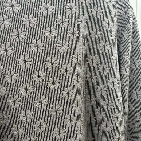 Woolrich grey long sleeve top with snowflake pattern - Image 6