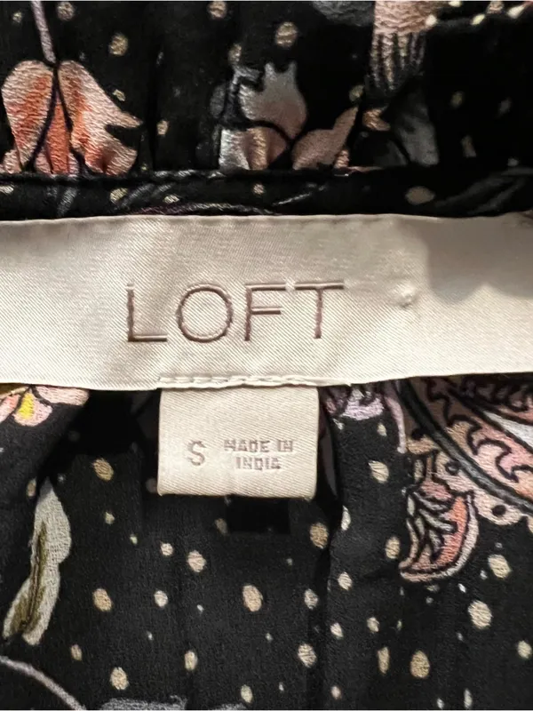 Loft Black and White Floral Ruffle Key Hole long sleeve pullover top size small - Image 15