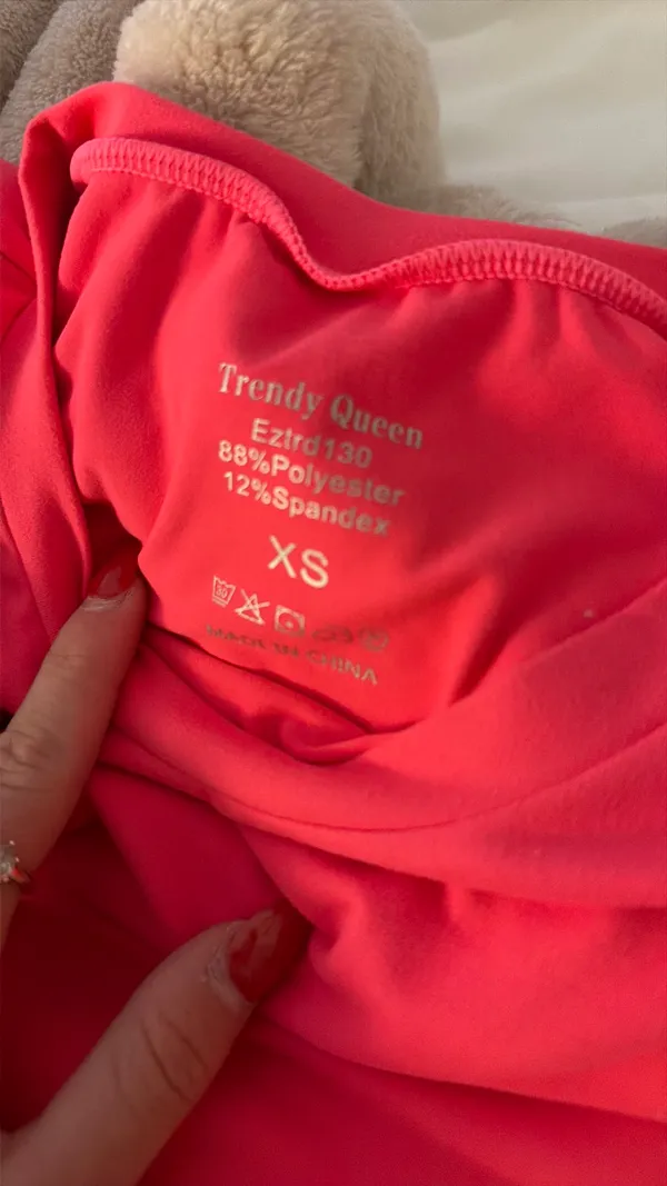 Amazon hot pink tight tee shirt - Image 3
