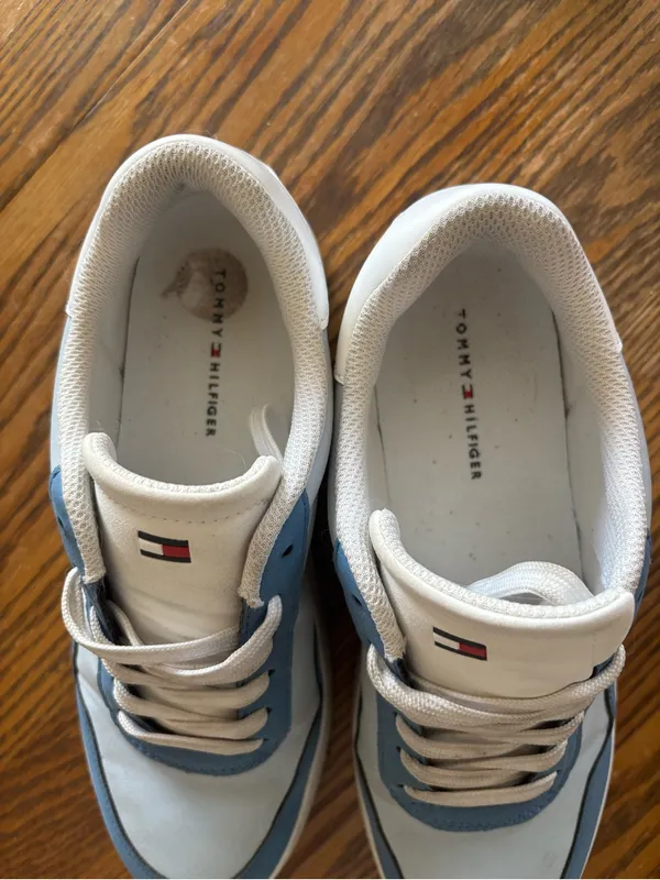 Tommy Hilfiger Light Blue & White Low-Top Sneakers - Image 2