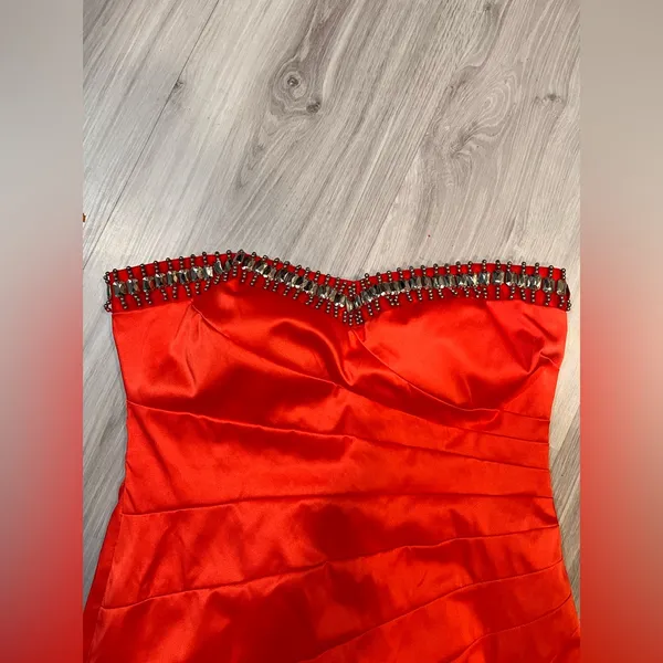 B. DARLIN Elegant Red Strapless‎ Dress - Image 3
