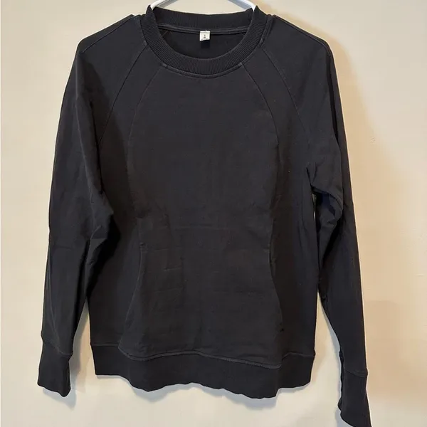 Lululemon Scuba Crew Neck Sweatshirt in Black Size 8 - Image 2