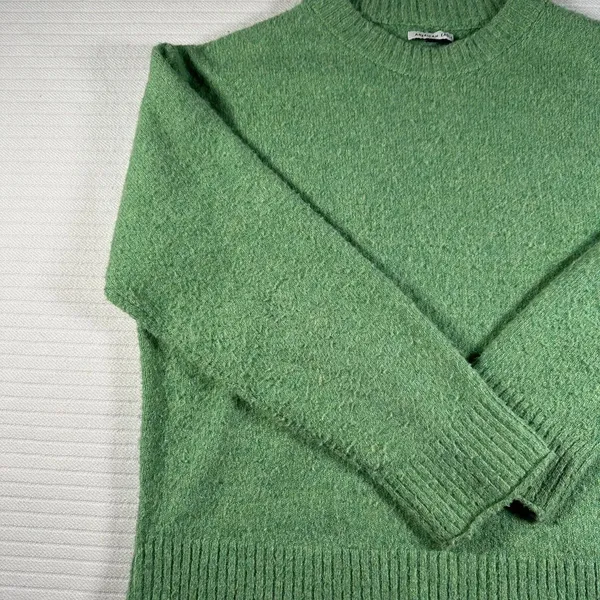 American Eagle Women’s Medium Green Crewneck Knit Pullover Sweater - Image 2