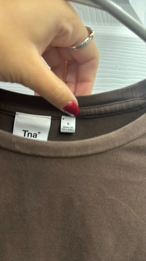 Aritzia TNA Cropped Long Sleeve - Image 4