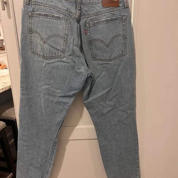 Levi's Light‎ Blue Denim Jeans with Brown Patch - Image 2