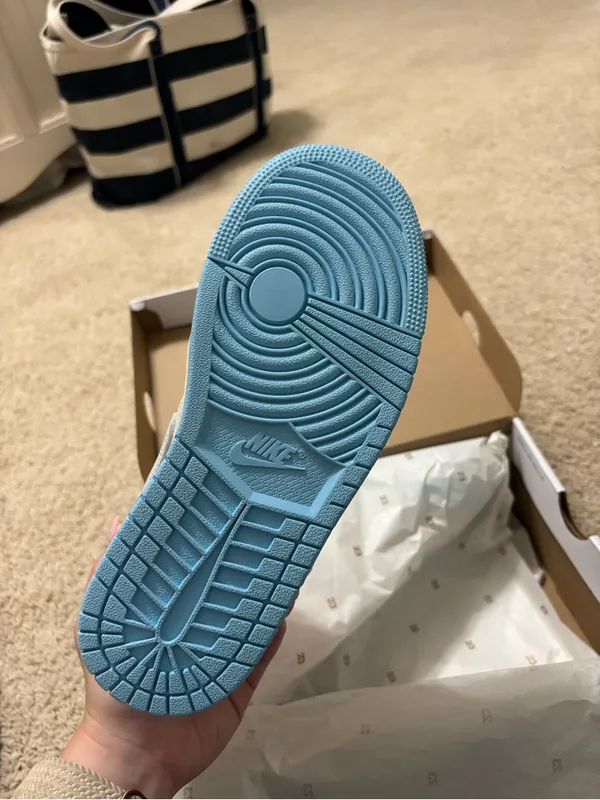 Women’s Air Jordan 1 - Image 5