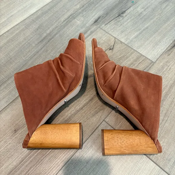 GIANNI BINI Korran Crinched Leather Mule‎ Wooden Block Heels Brown size 9 - Image 5