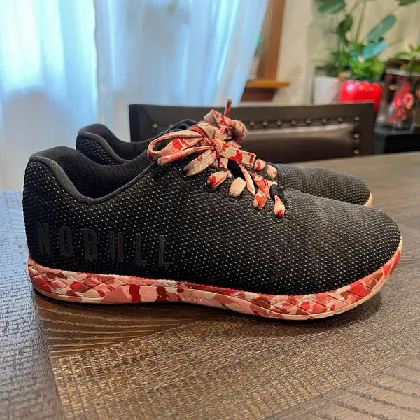 Nobull unisex running shoes in black and camo pink 8 women 6.5 men - Image 2