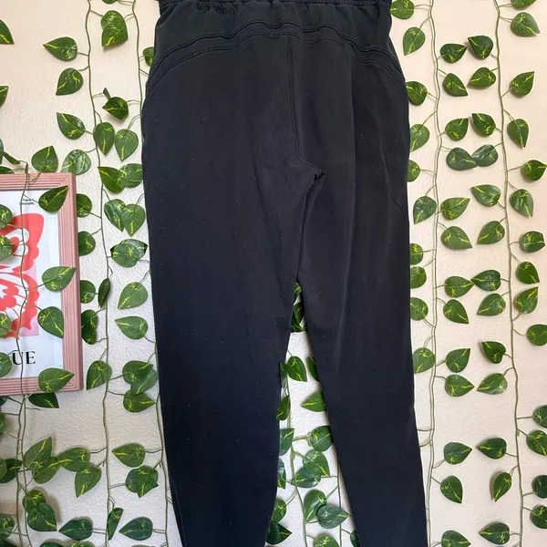 Women’s Lululemon joggers, confetti, joggers size extra small small - Image 2
