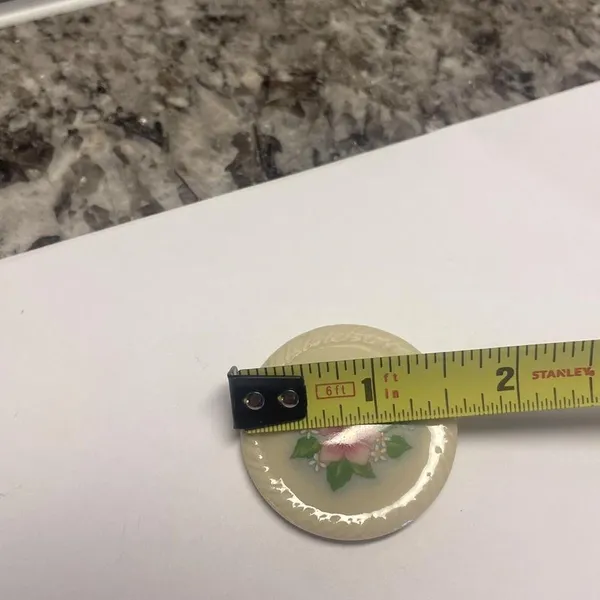 Signed Avon - Ceramic Flowers Round Brooch /Pin - Image 3