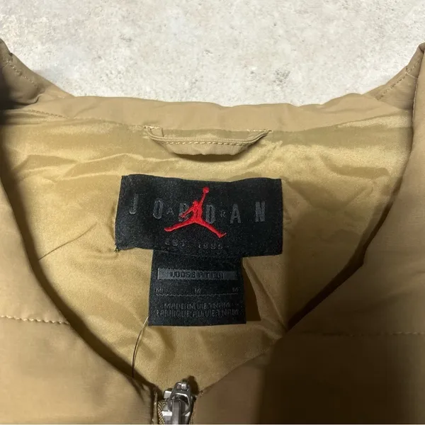 NWT Nike Jordan Women's Quilted Full Zip Vest Brown Kelp Size Medium FB5192-395 - Image 2