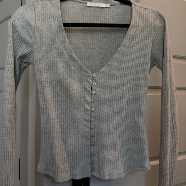 Lush Clothing Button Up Ribbed Long Sleeve Top in Grey - Image 4