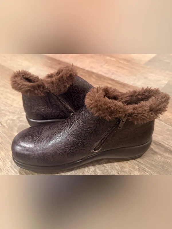 Alegreia Meri Brown Tooled Leather Ankle Boots Faux Fur Lined - Image 5