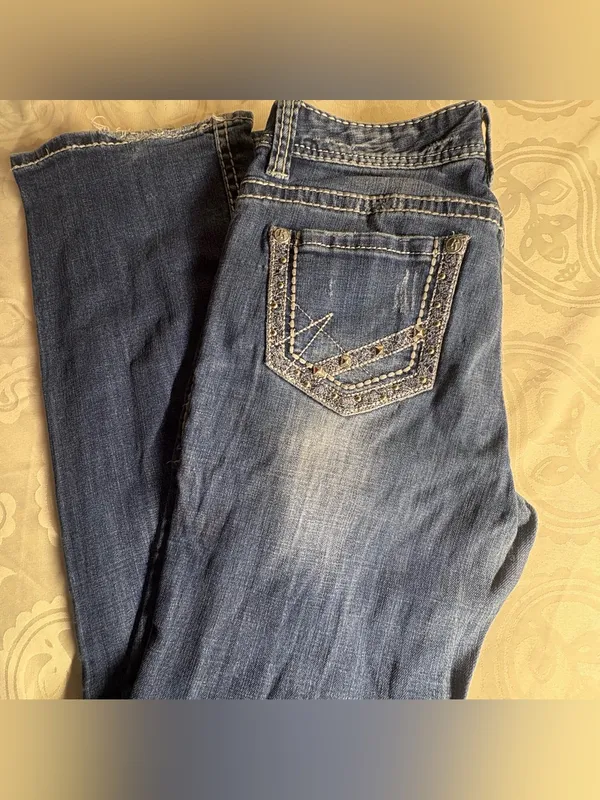 Rock & Republic Dark Blue Denim Jeans with Pink Embroidery - Image 16