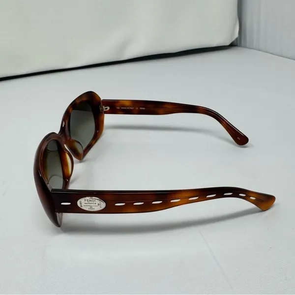 Fendi FS 5182 Sunglasses in light Havana 214 - Image 5