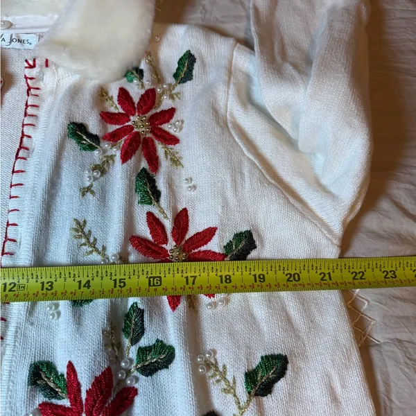 VINTAGE Victoria Jones White Embroidery Christmas Cardigan size L - Image 8