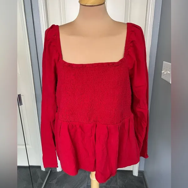 Old‎ Navy Women's Smocked Crepe Top Size 2X Red Babydoll Cropped Milkmaid - Image 2