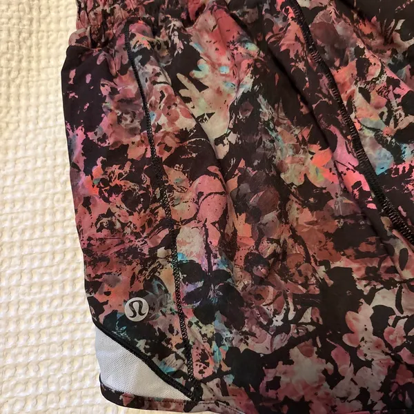 Lululemon Hotty Hot Printed Short 4” 4 - Image 3
