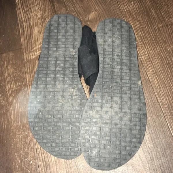Sanuk classic black yoga mat sandals - Image 2
