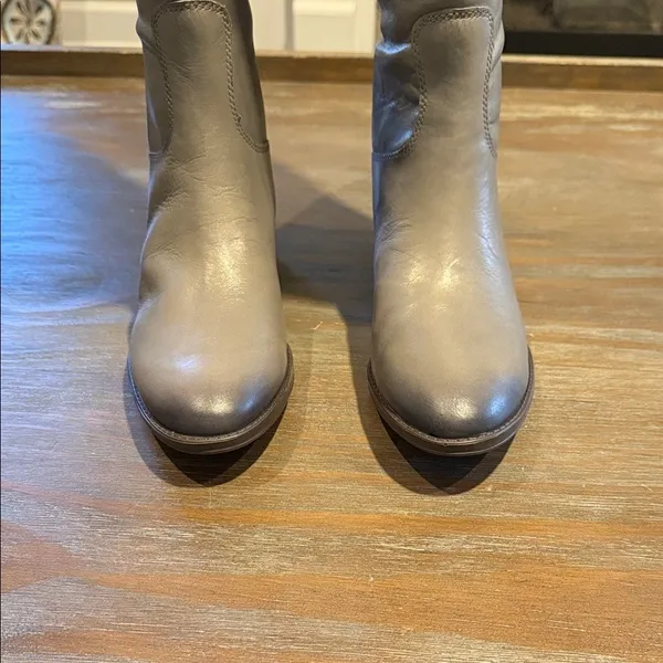 Sam‎ Edelman Gray Leather Riding Boots – Size 6W – New in Box - Image 6