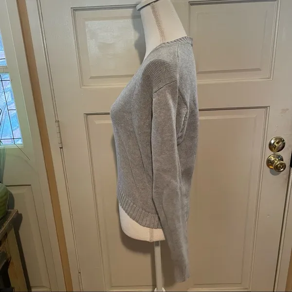 Brandy Melville Gray Sweater - Image 4